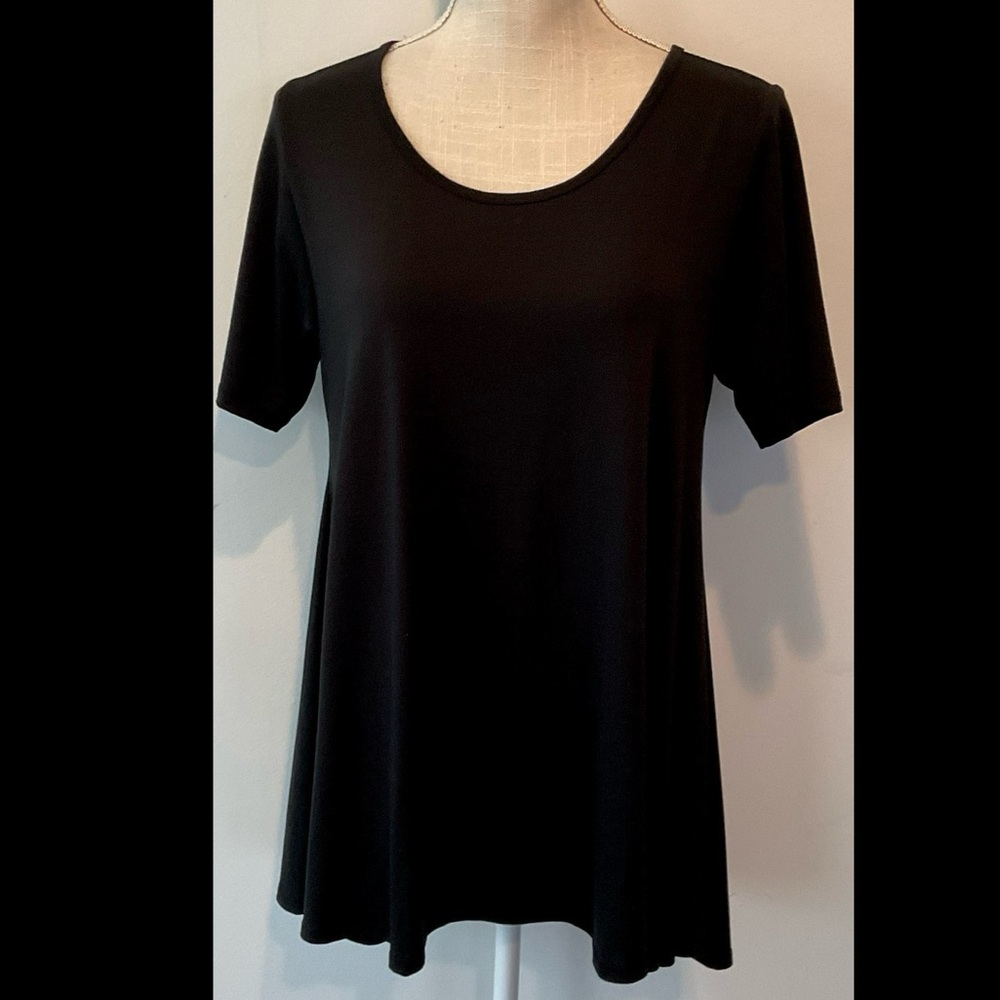 LuLaRoe Black Perfect Tee - EUC